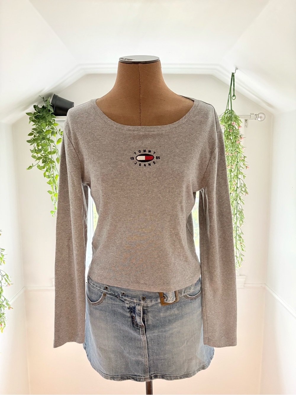 Tommy Hilfiger Light Gray Long Sleeve Scoop Neck Logo Tee